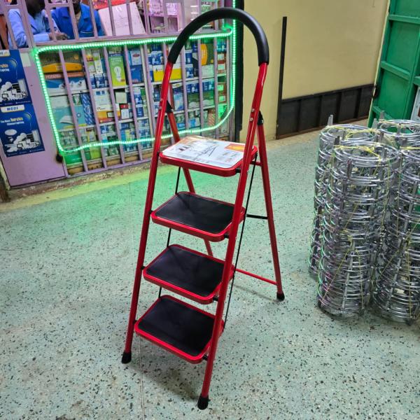 Step ladder 4 steps @ 5500